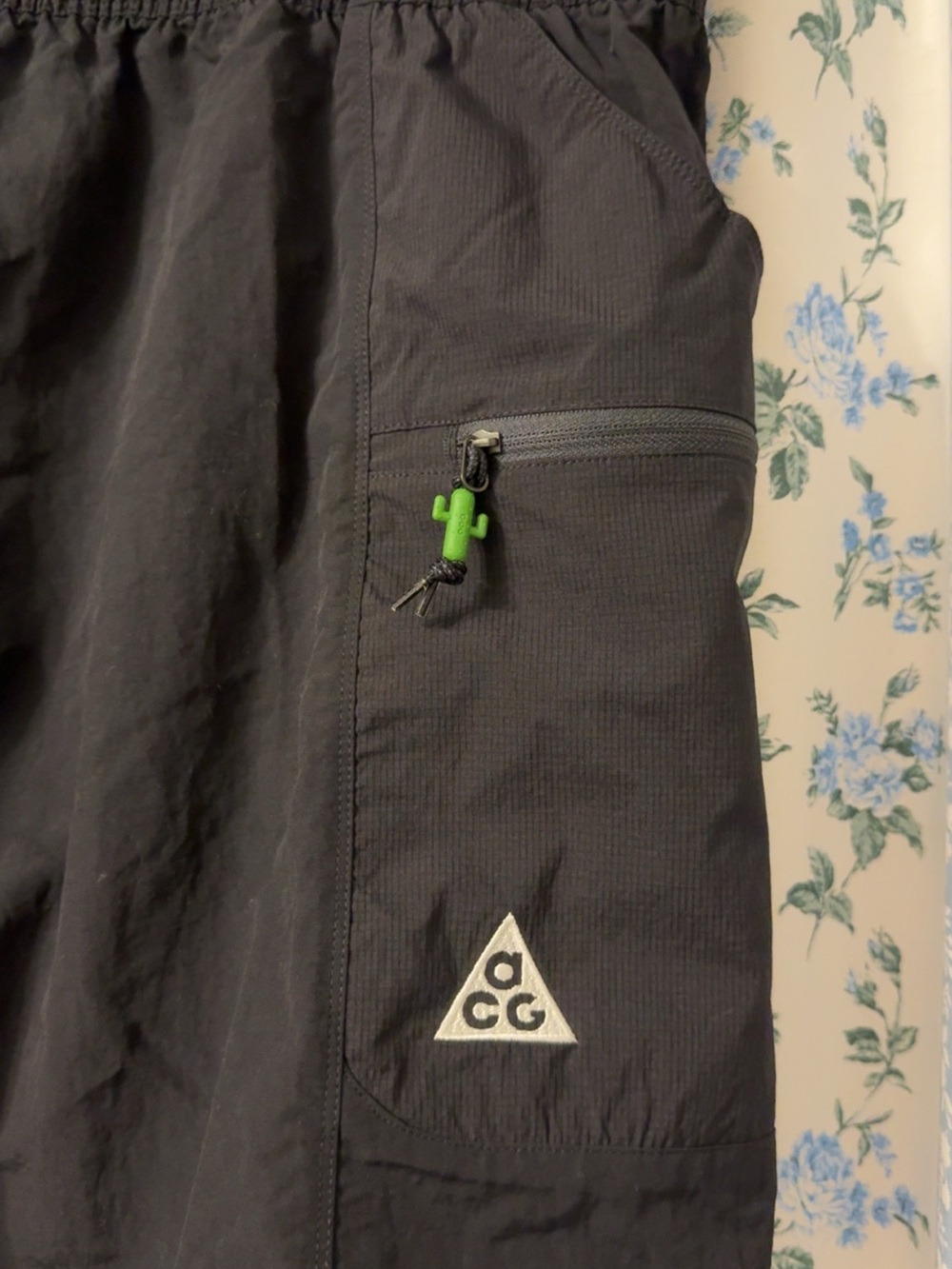 Nike ACG “Death Bloom” Women’s XL Black Shorts NWT - Picture 6 of 11